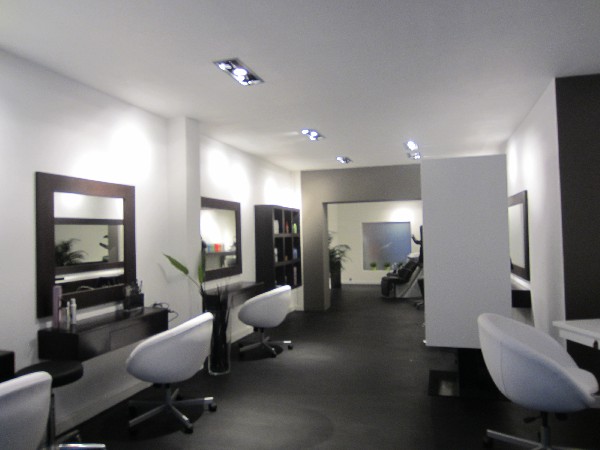 Décoration totale salon de coiffure moderne